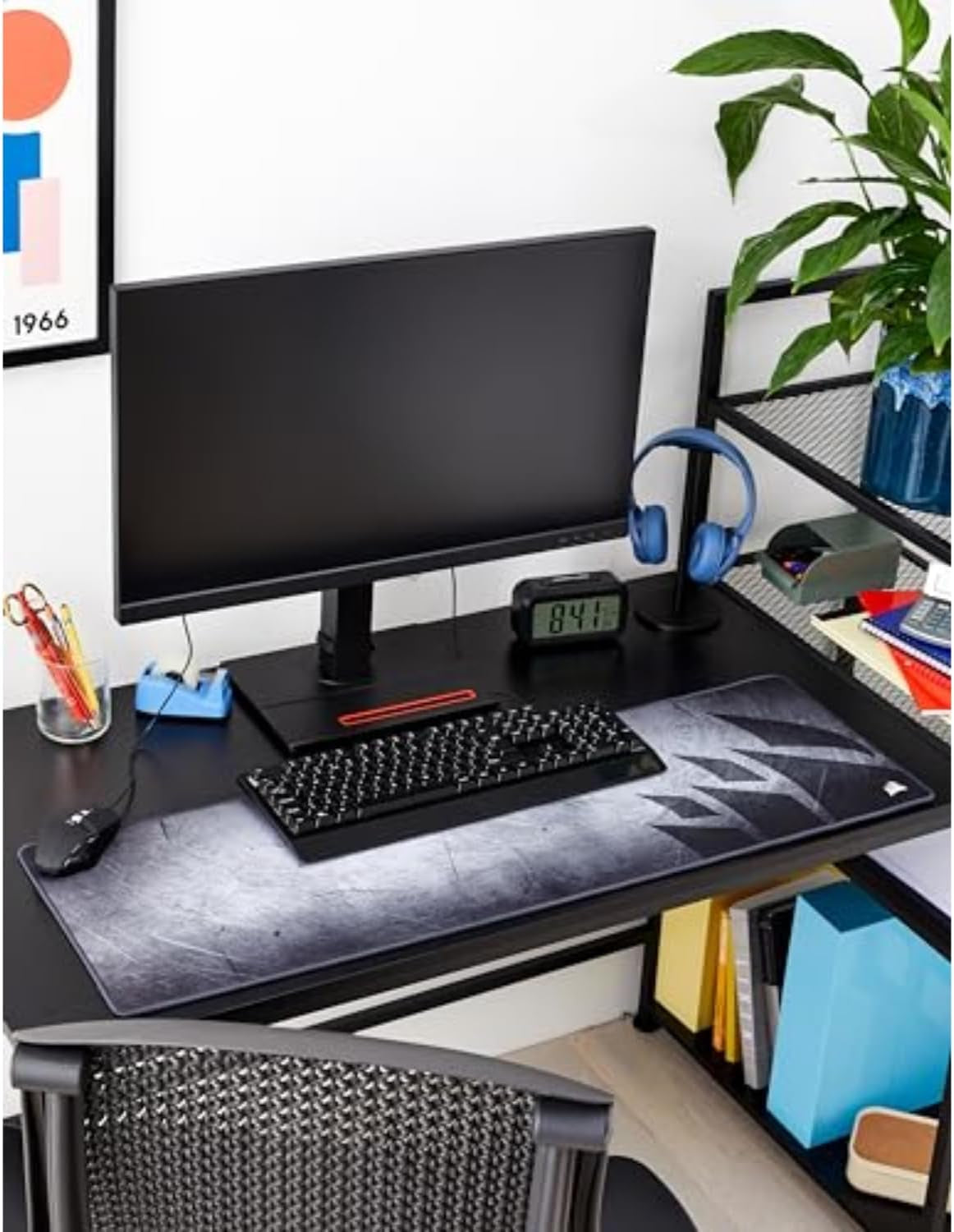 Corsair MM300 PRO Premium Spill-Proof Cloth Gaming Mouse Pad – Extended - Multicolor